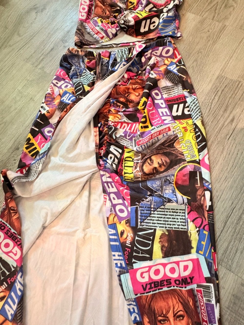 Colorful Multicolor Graphic Leggings Set - Vibrant Magazine Print - Picture 4 of 11
